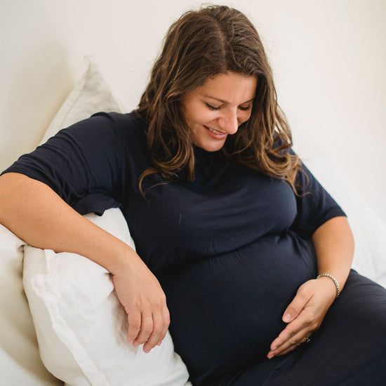 Coccole nel pancione: come giocare col piccolo durante la gestazione